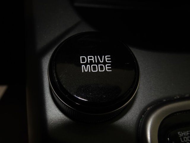 Vehicle image 19 of 41