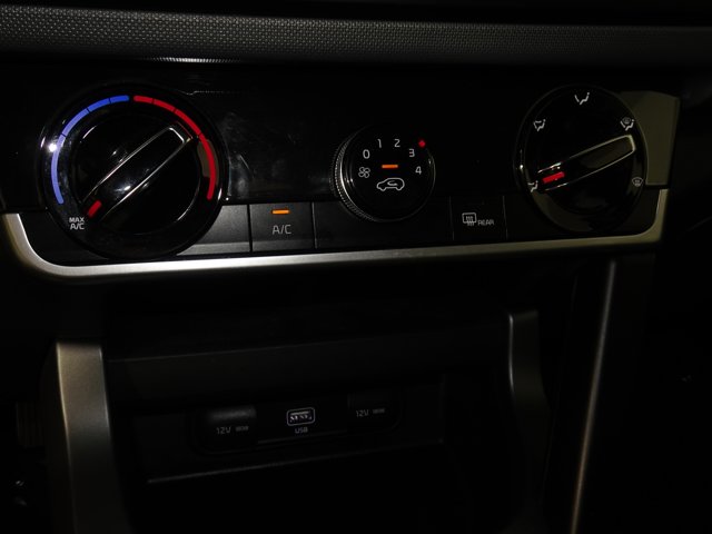 Vehicle image 21 of 41