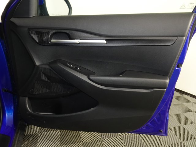 Vehicle image 32 of 41