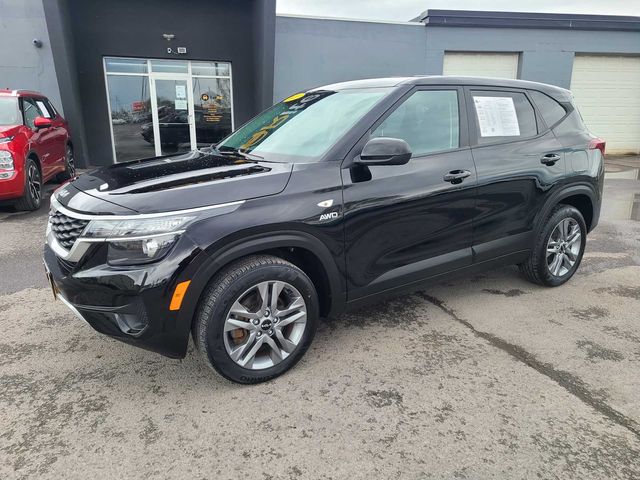 2023 Kia Seltos LX Image 2 of 31