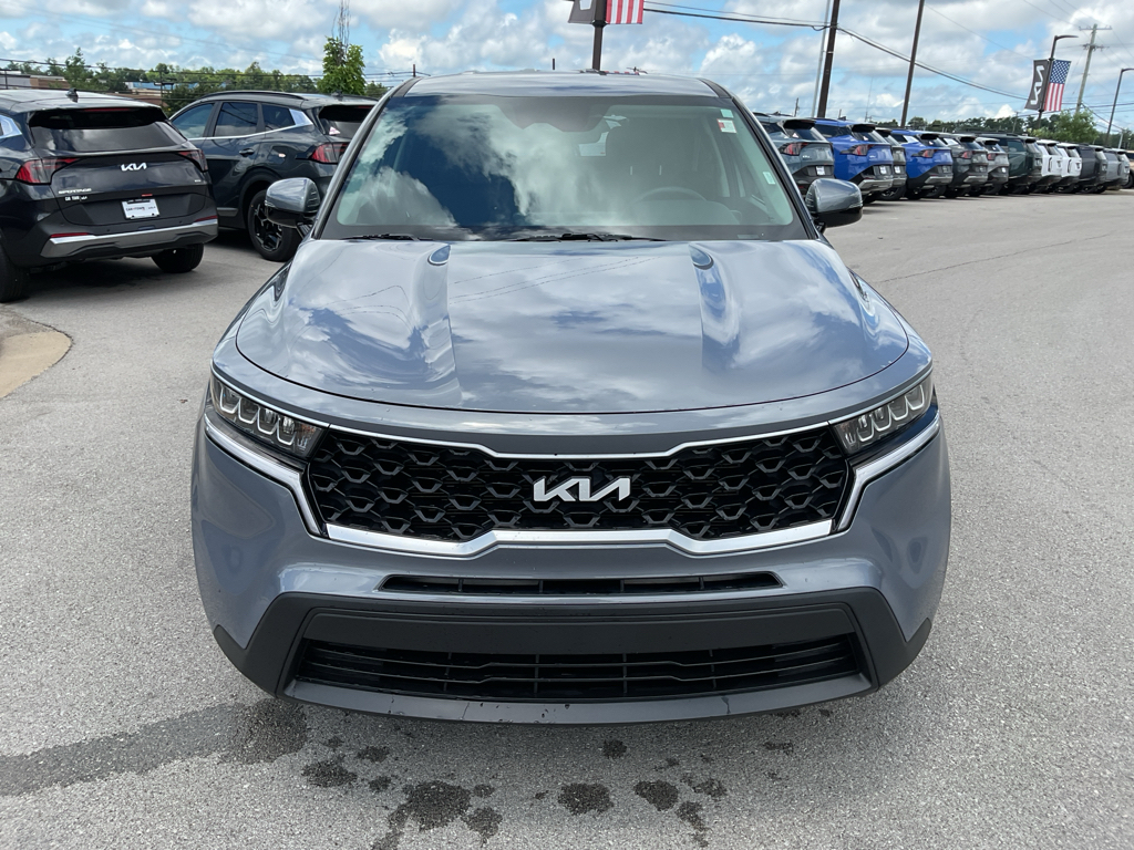 2023 Kia Sorento LX Image 2 of 32