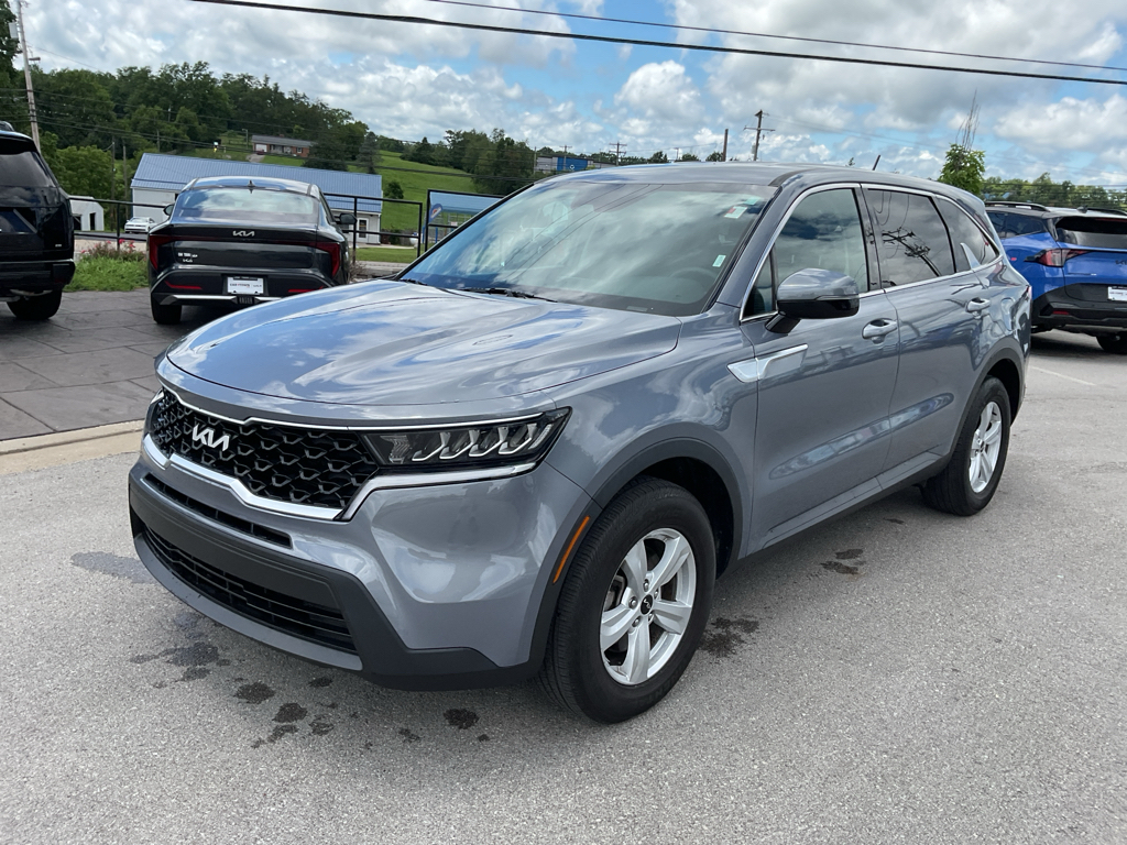 2023 Kia Sorento LX Image 1 of 32