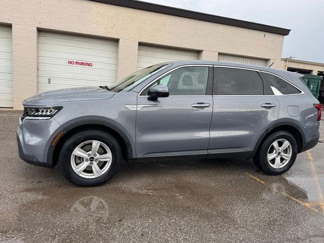 2023 Kia Sorento LX Image 1 of 17