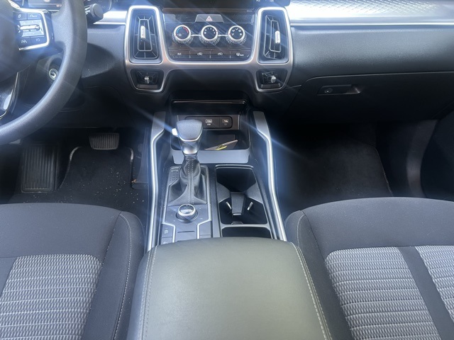 Vehicle image 21 of 31