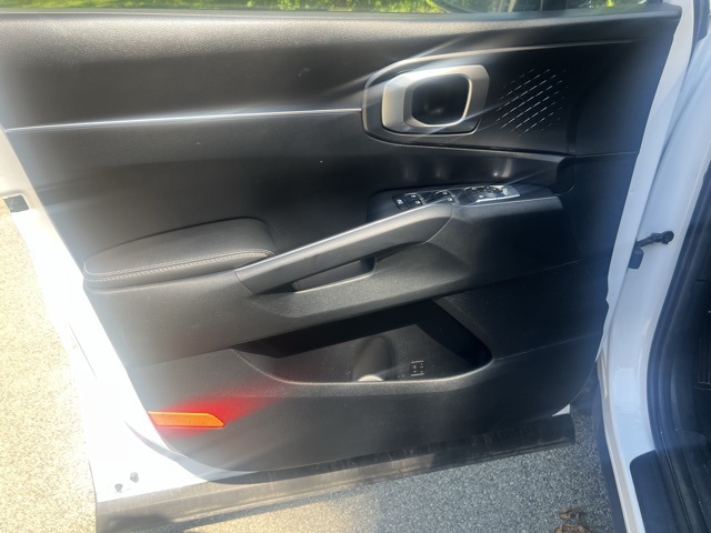 Vehicle image 23 of 31
