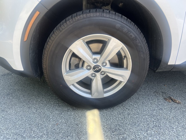 Vehicle image 8 of 31