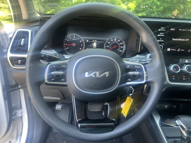 Vehicle image 16 of 31