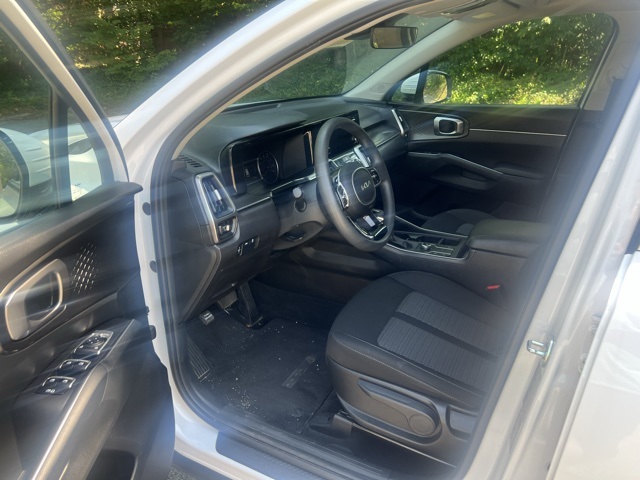 Vehicle image 15 of 31