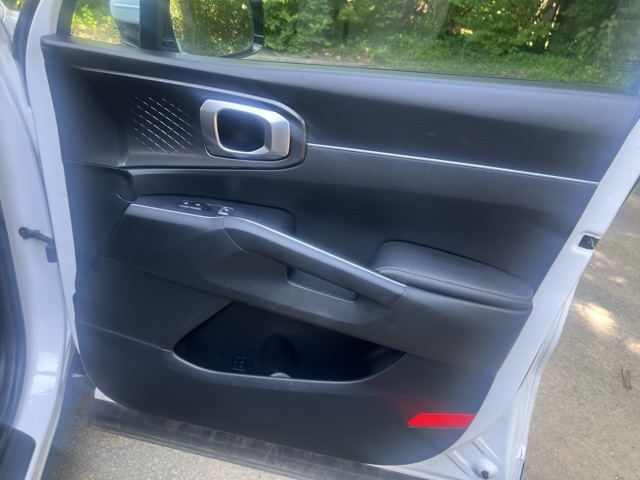 Vehicle image 24 of 31