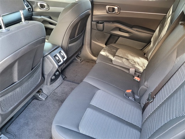 Vehicle image 11 of 27
