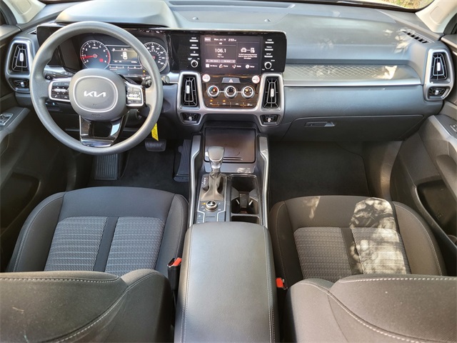 Vehicle image 15 of 27