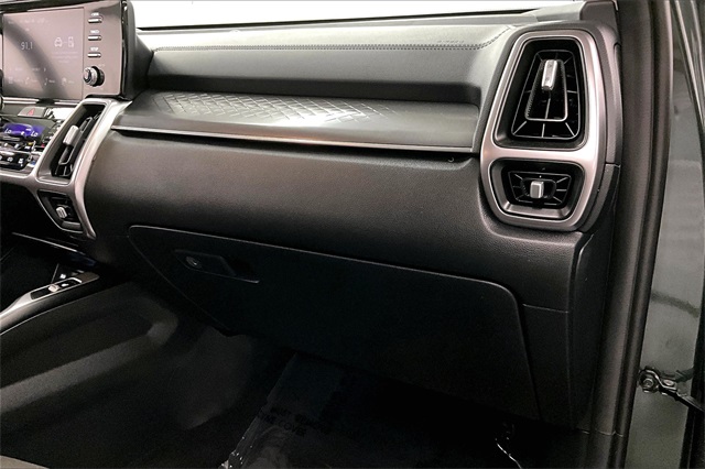 Vehicle image 16 of 39