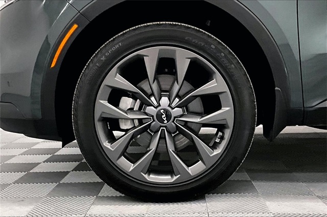 Vehicle image 10 of 39