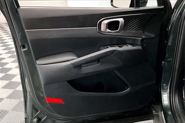 Vehicle image 18 of 39