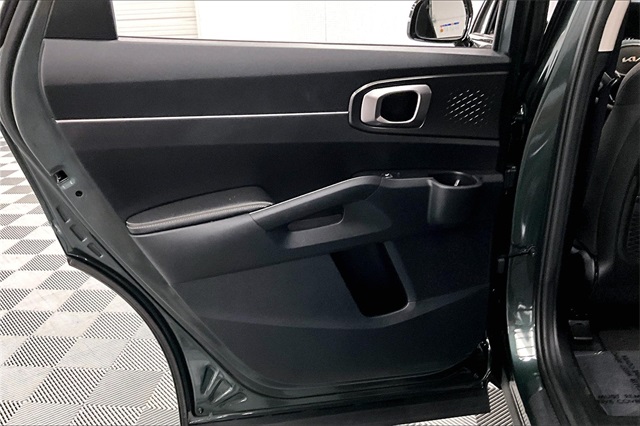 Vehicle image 20 of 39