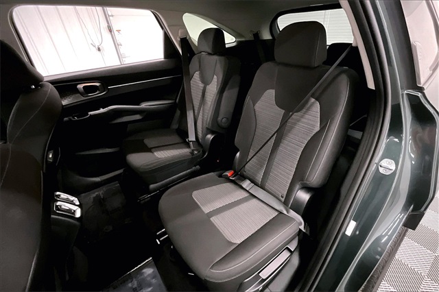 Vehicle image 22 of 39