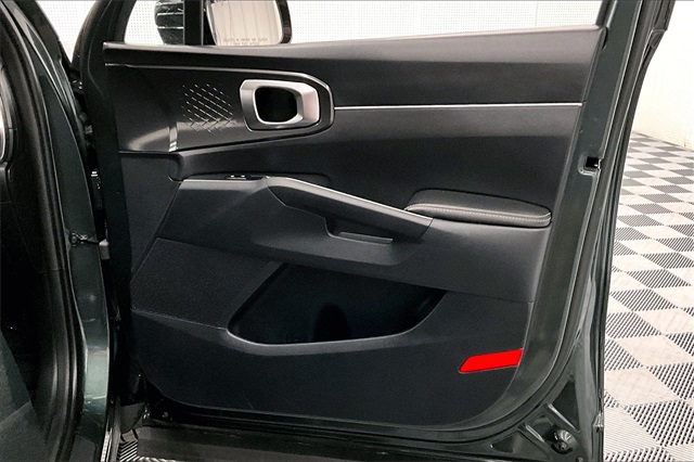 Vehicle image 19 of 39