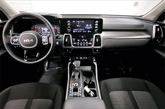 Vehicle image 15 of 39
