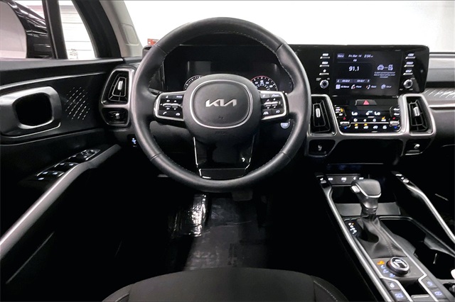 Vehicle image 7 of 39