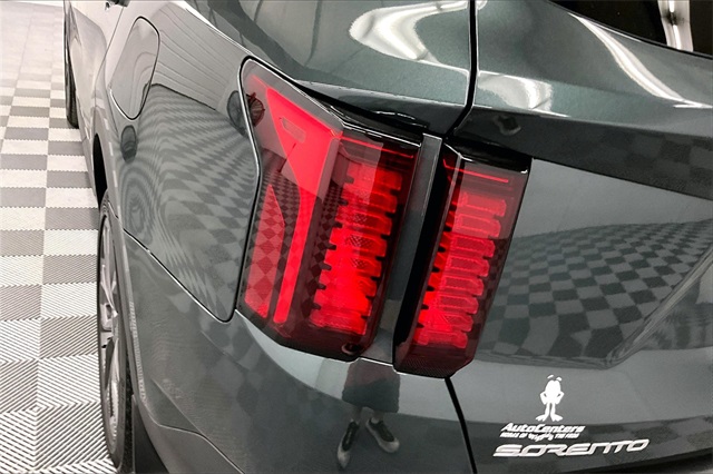 Vehicle image 33 of 39