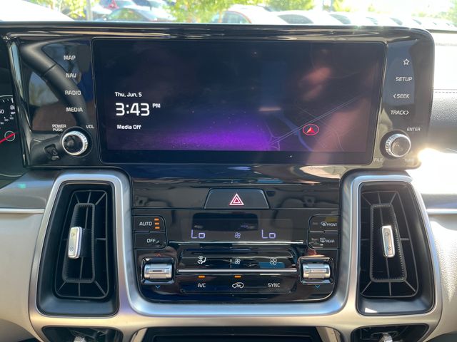 Vehicle image 27 of 32