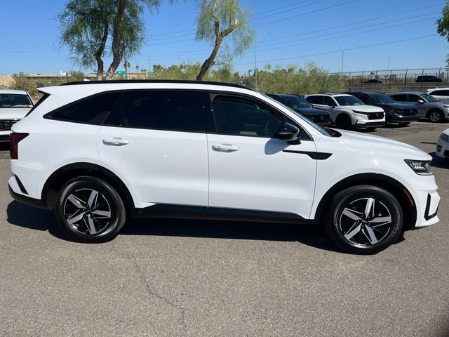 Vehicle image 4 of 32