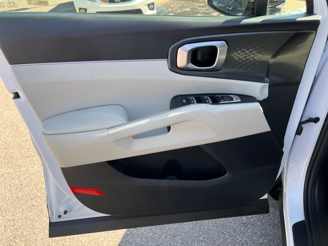 Vehicle image 14 of 32
