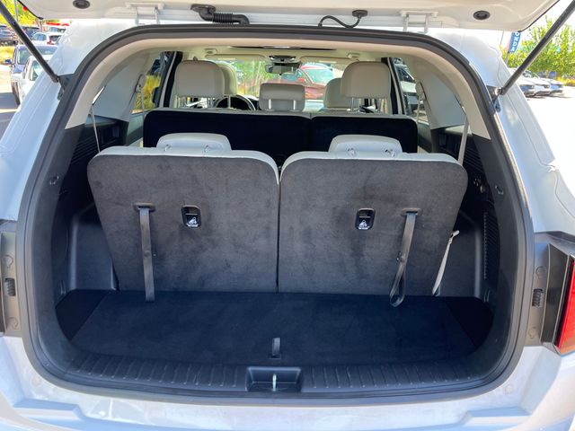 Vehicle image 17 of 32