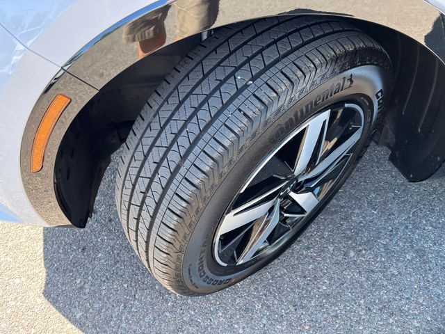 Vehicle image 22 of 32