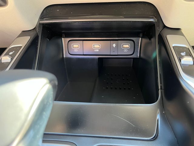 Vehicle image 31 of 32