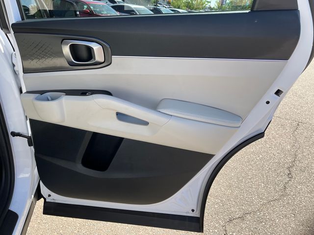 Vehicle image 19 of 32