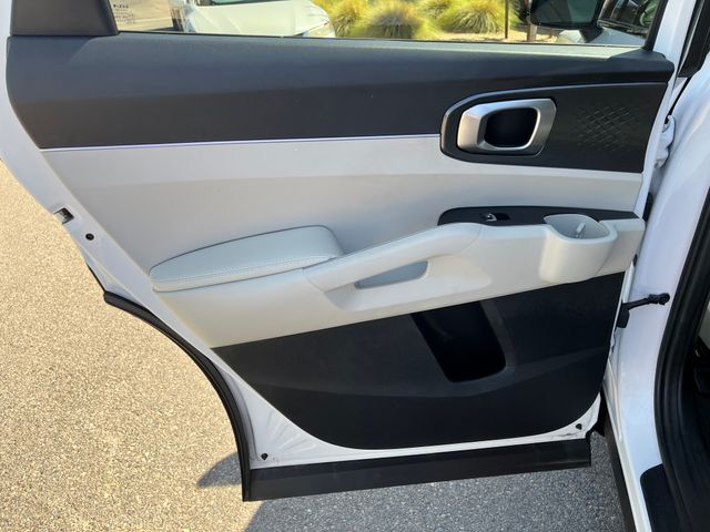 Vehicle image 16 of 32