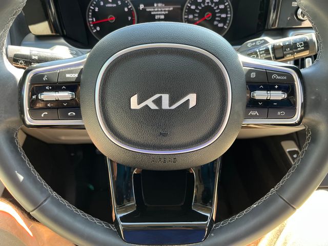 Vehicle image 25 of 32