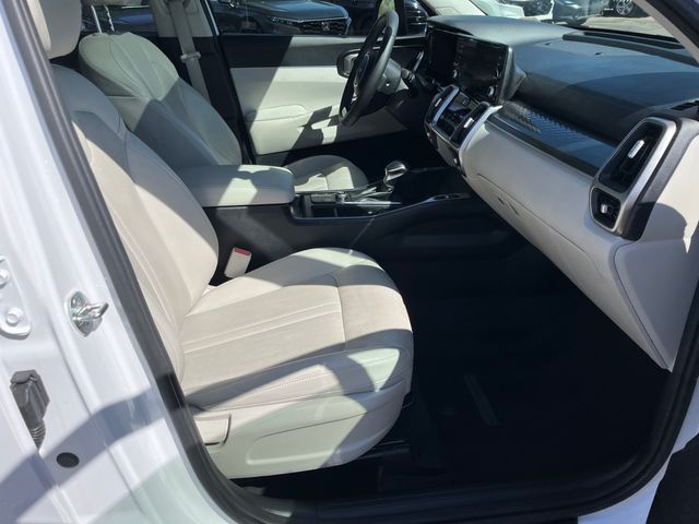 Vehicle image 20 of 32