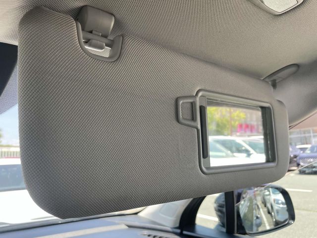 Vehicle image 33 of 39