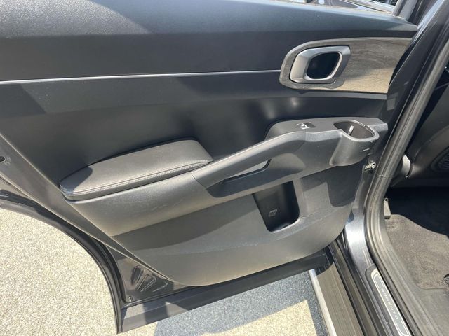 Vehicle image 21 of 39