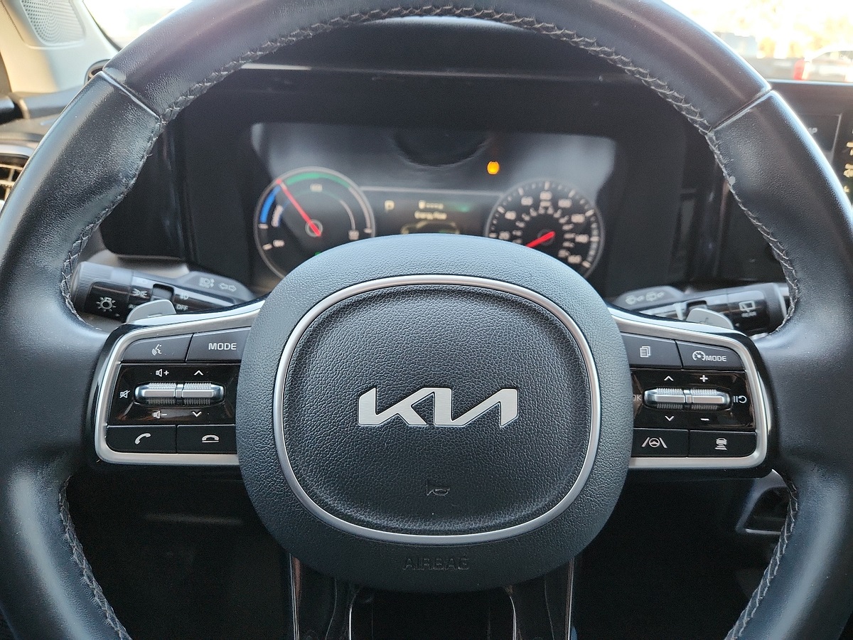Vehicle image 11 of 12
