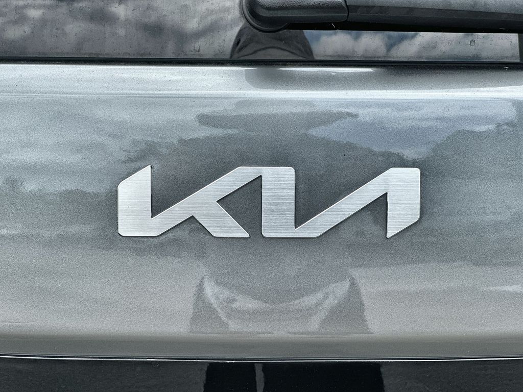 Vehicle image 31 of 34