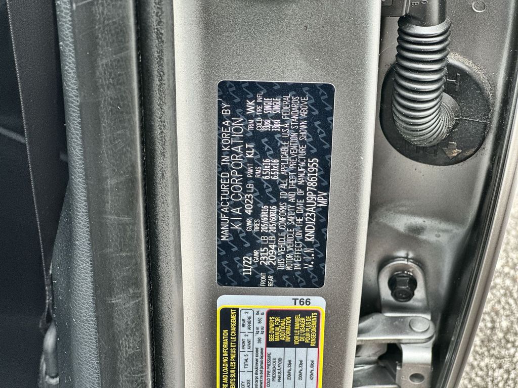 Vehicle image 33 of 34