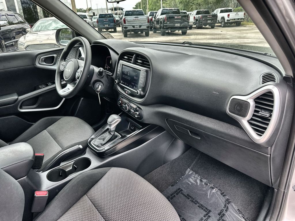 Vehicle image 28 of 34