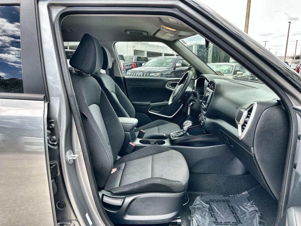 Vehicle image 27 of 34