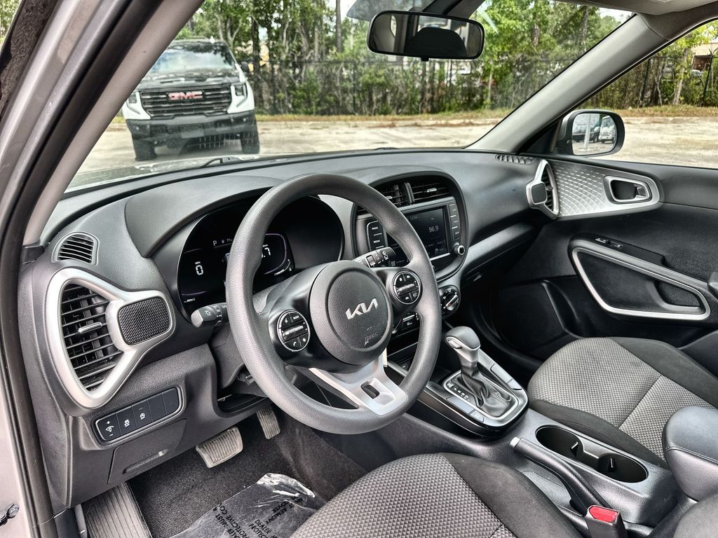 Vehicle image 10 of 34