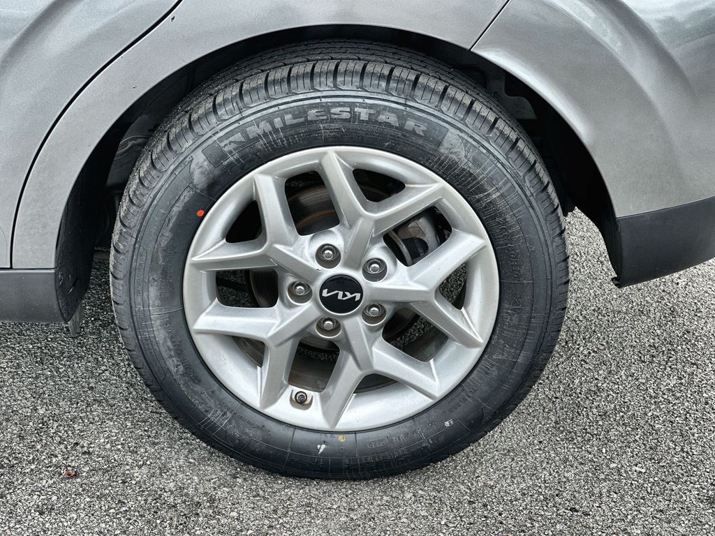 Vehicle image 32 of 34