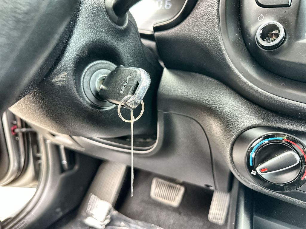 Vehicle image 16 of 34