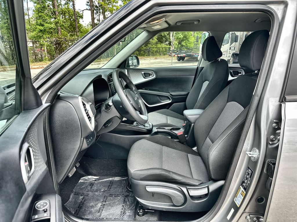 Vehicle image 18 of 34