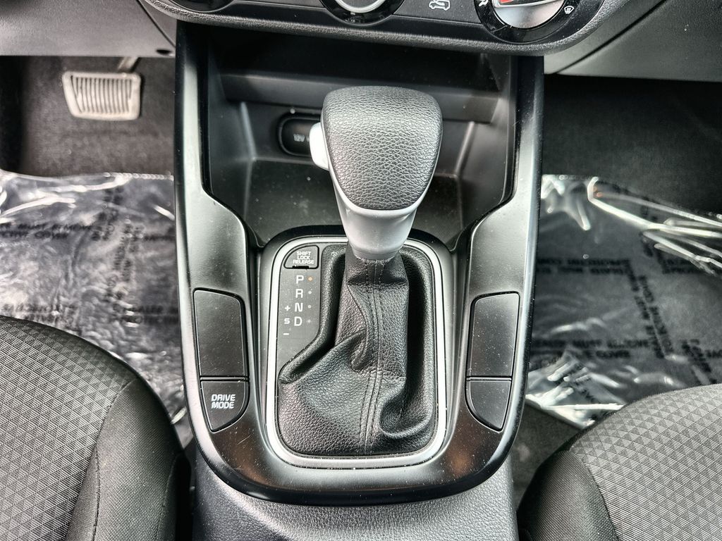 Vehicle image 15 of 34