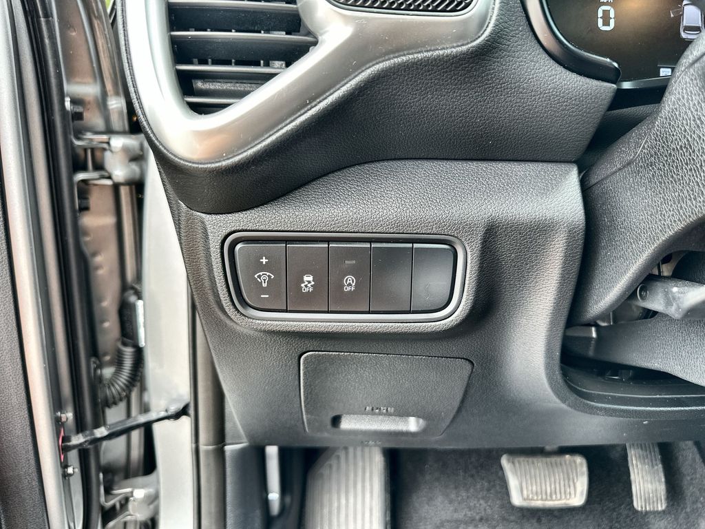 Vehicle image 17 of 34