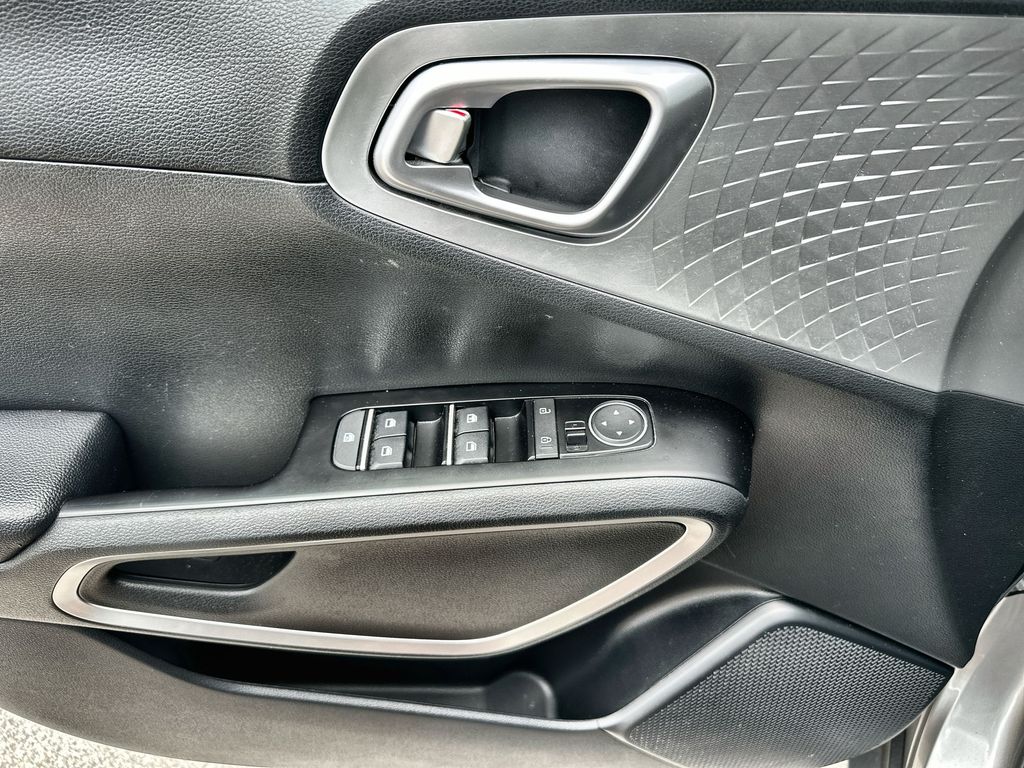 Vehicle image 22 of 34
