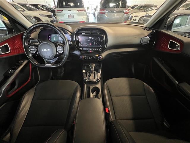 Vehicle image 19 of 25