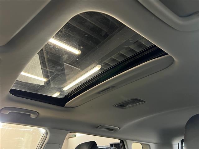 Vehicle image 17 of 25